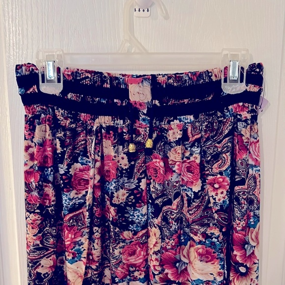 Floral Wide Leg Pants - Picture 2 of 6
